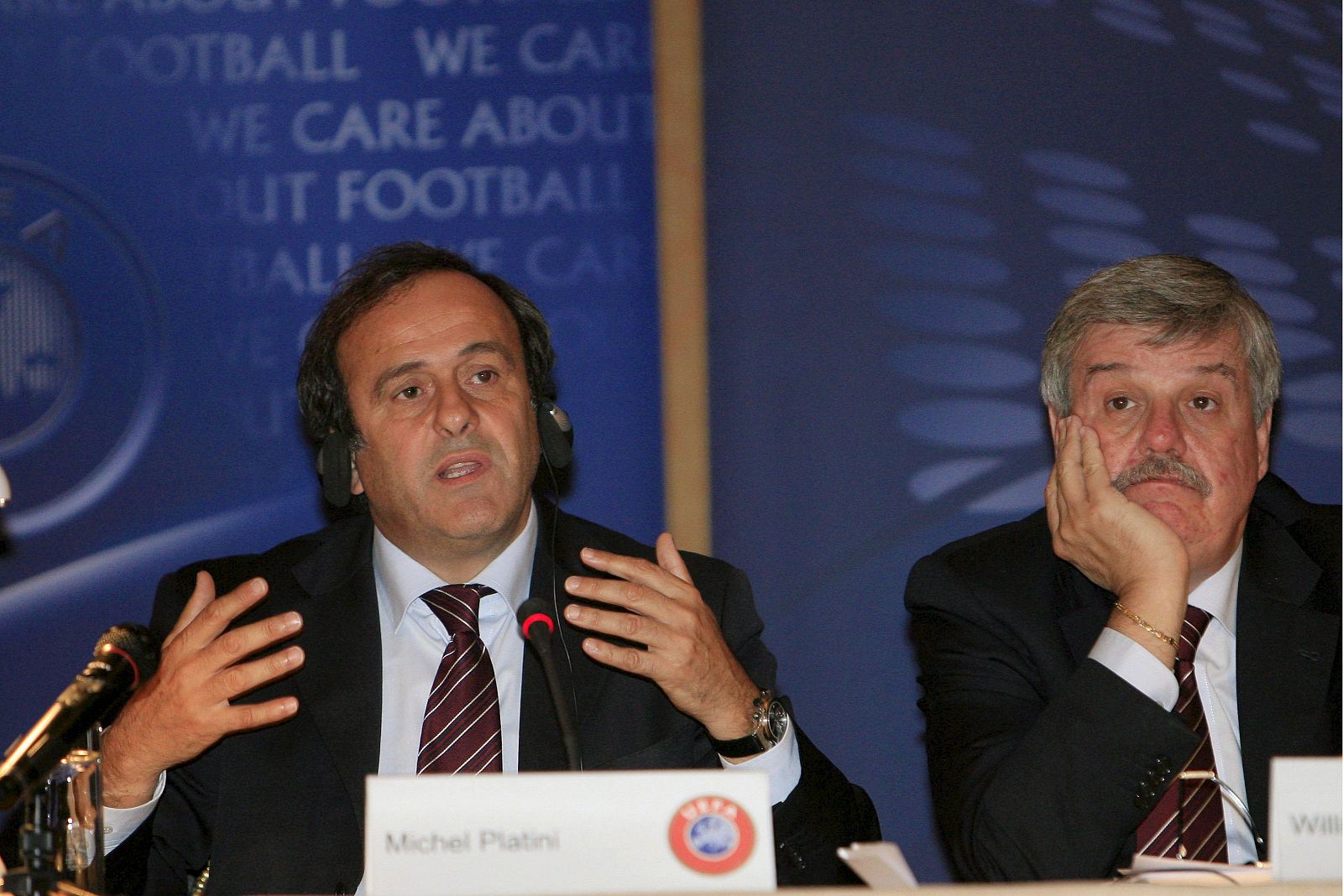 El presidente de la UEFA Michel Platini y el director de comunicaciones, William Gaillard