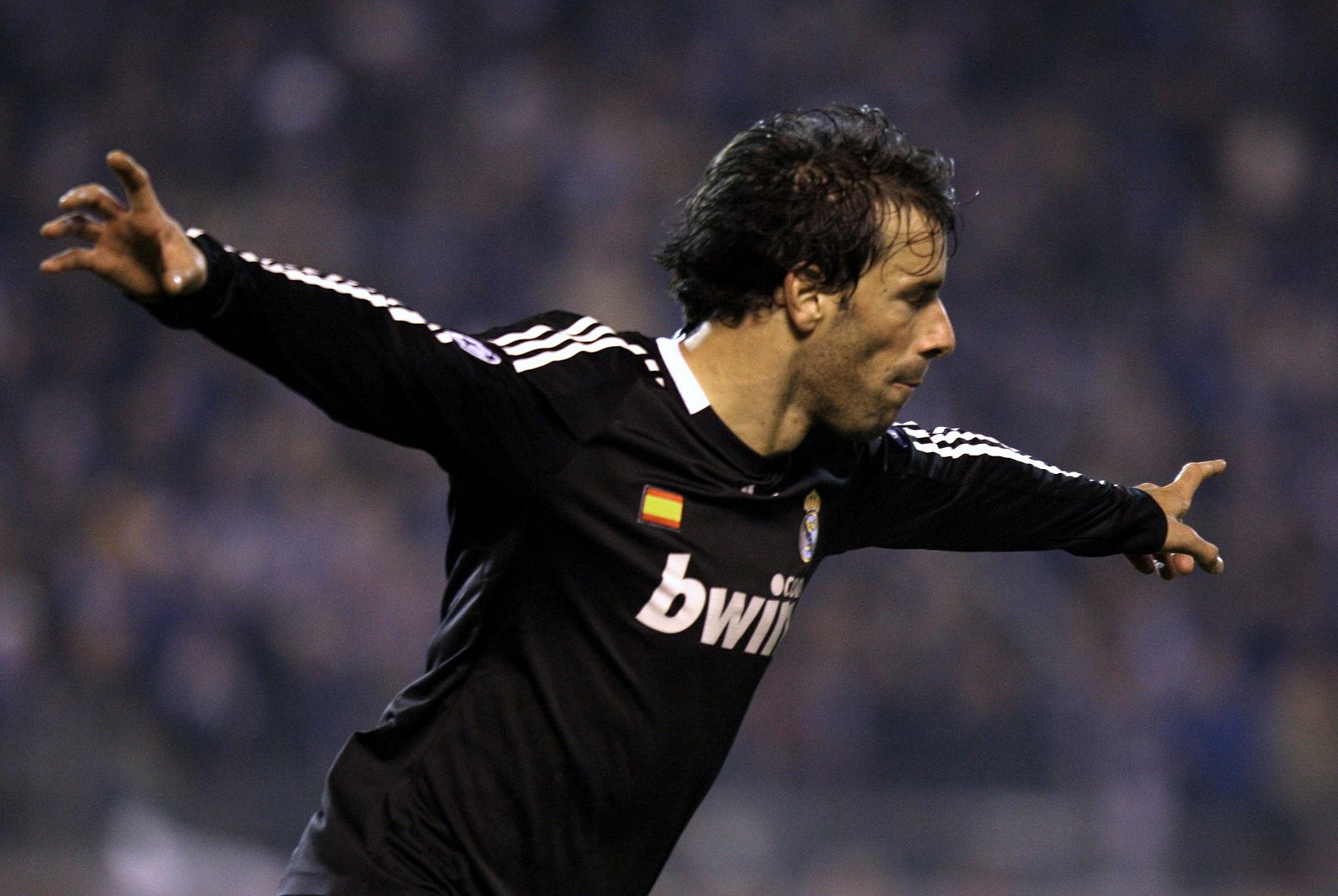 Van Nistelrooy celebra su gol conseguido ante el Zenit  en el Estadio Petrovskiy