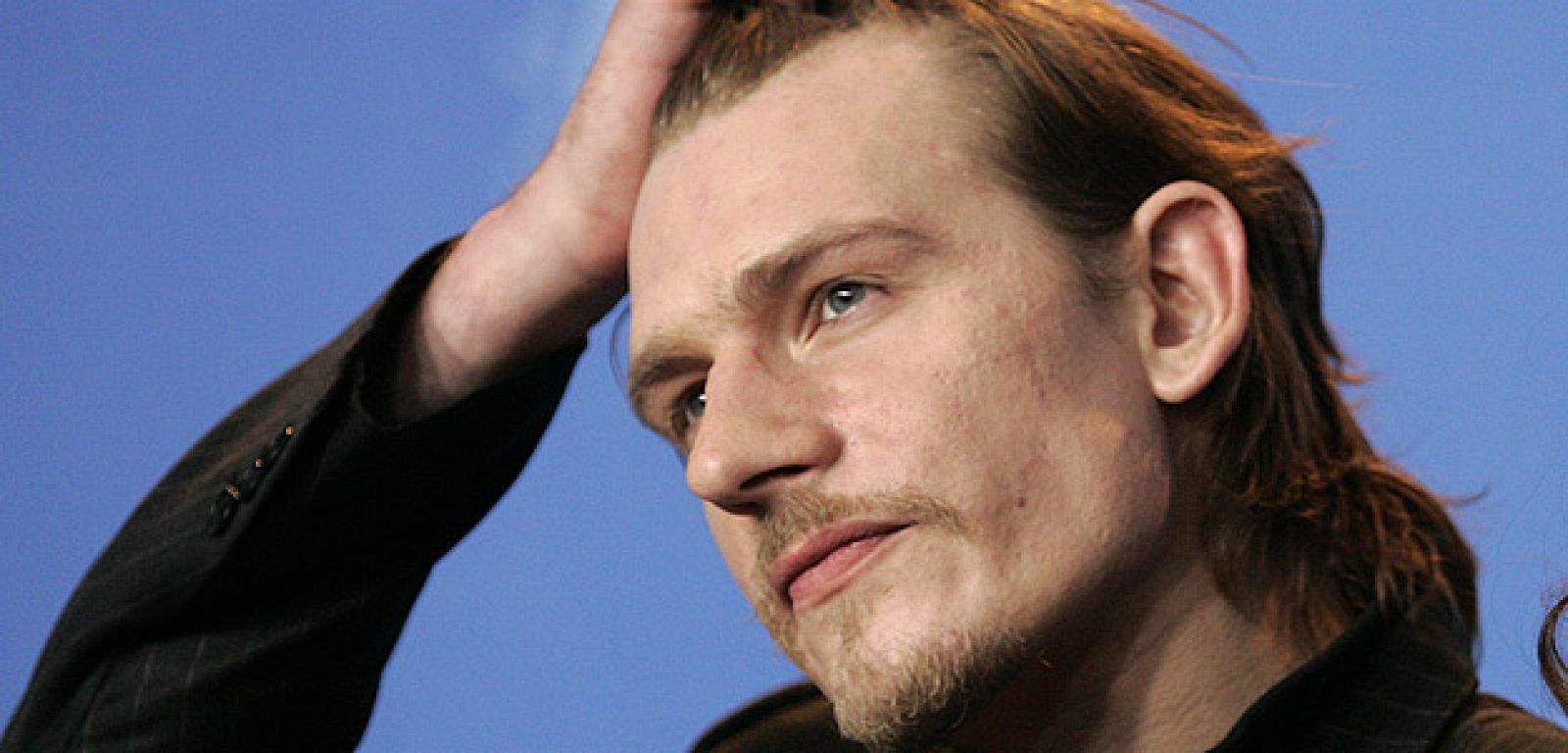 El actor posa junto al photocall del 57 Festival Internacional de Cine de Berlín, el pasado febrero de 2007.