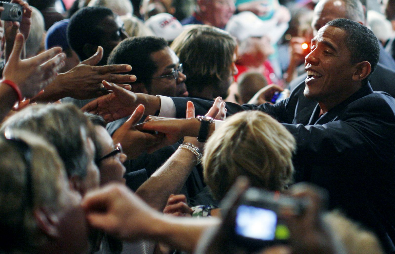 Obama recibe el calor de sus seguidores en un mitin en Ohio