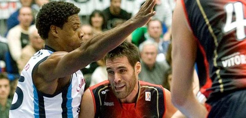 El Tau cae en el derbi en casa del Bruesa.