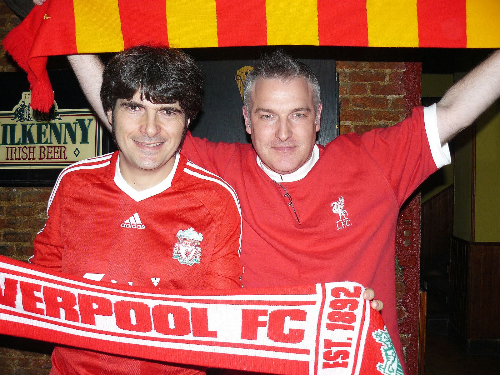 Amador Moreno y Neil Thomas no se pierden un partido de su equipo, el Liverpool.