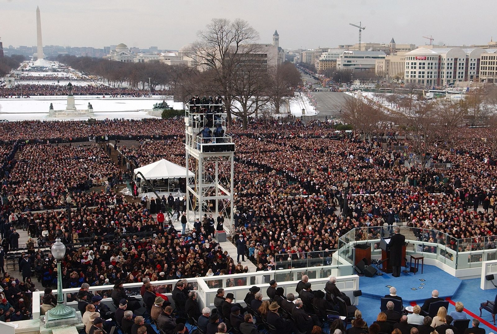 George W. Bush pronuncia su discurso inaugural como presidente de Estados Unidos el 20 de junio de 2005 en las escalinatas del Capitolio en Washington, Estados Unidos.