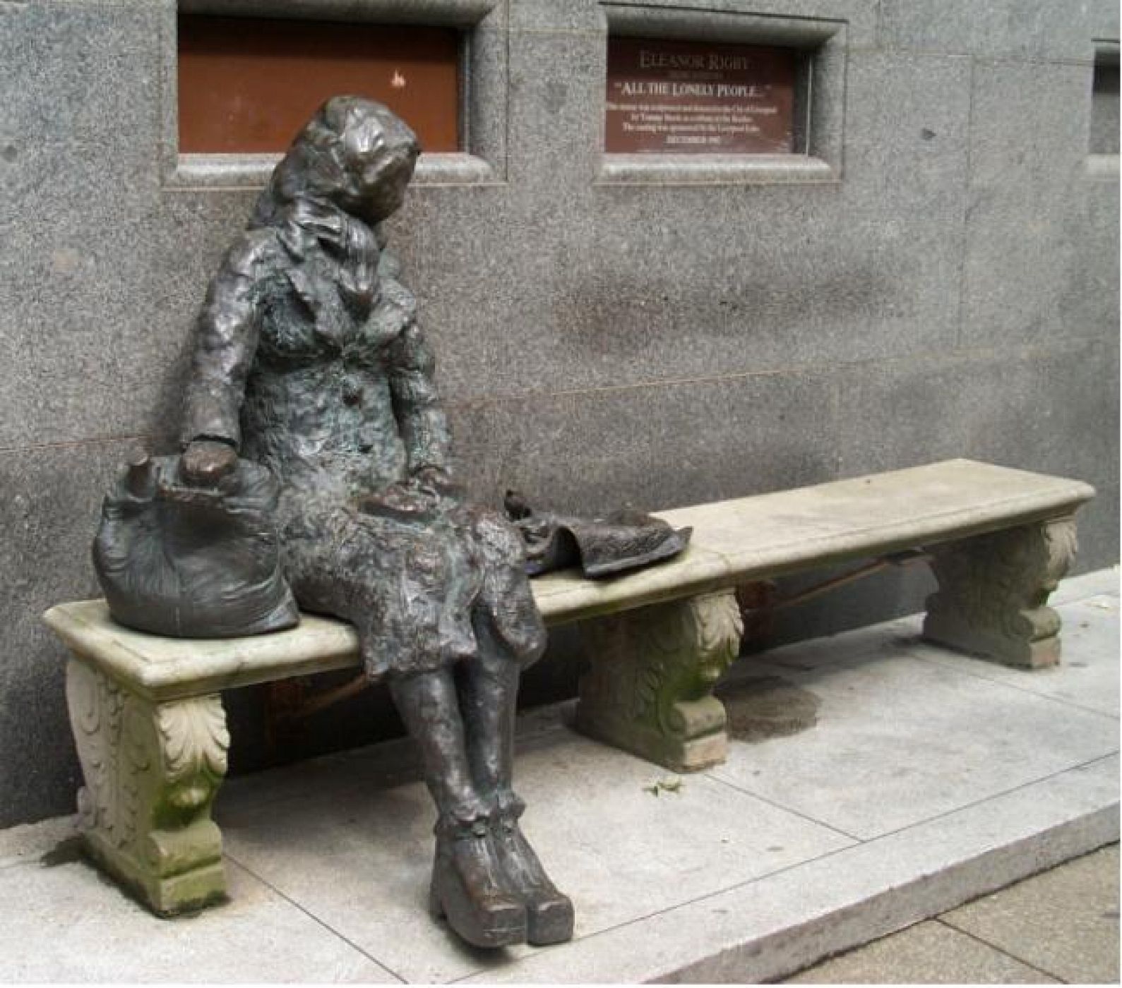 Imagen de la estatuta dedicada a Eleanor Rigby, en Liverpool.
