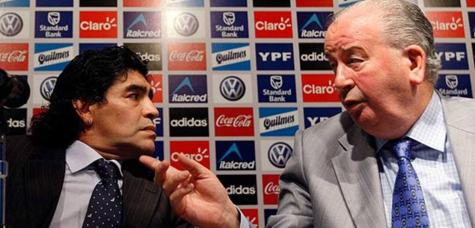 Maradona ha amenazado a Grondona con marcharse y dejar el puesto de seleccionador.