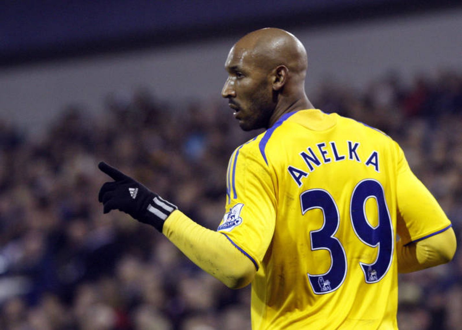 Anelka celebra su segundo gol ante el West Bromwich