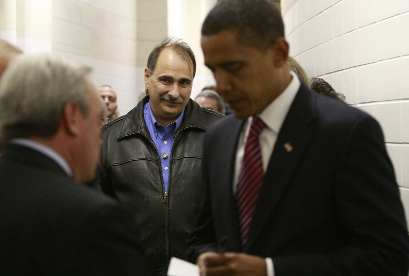 El jefe de campaña de Obama, en el backstage antes de un mitin en Pittsburgh.