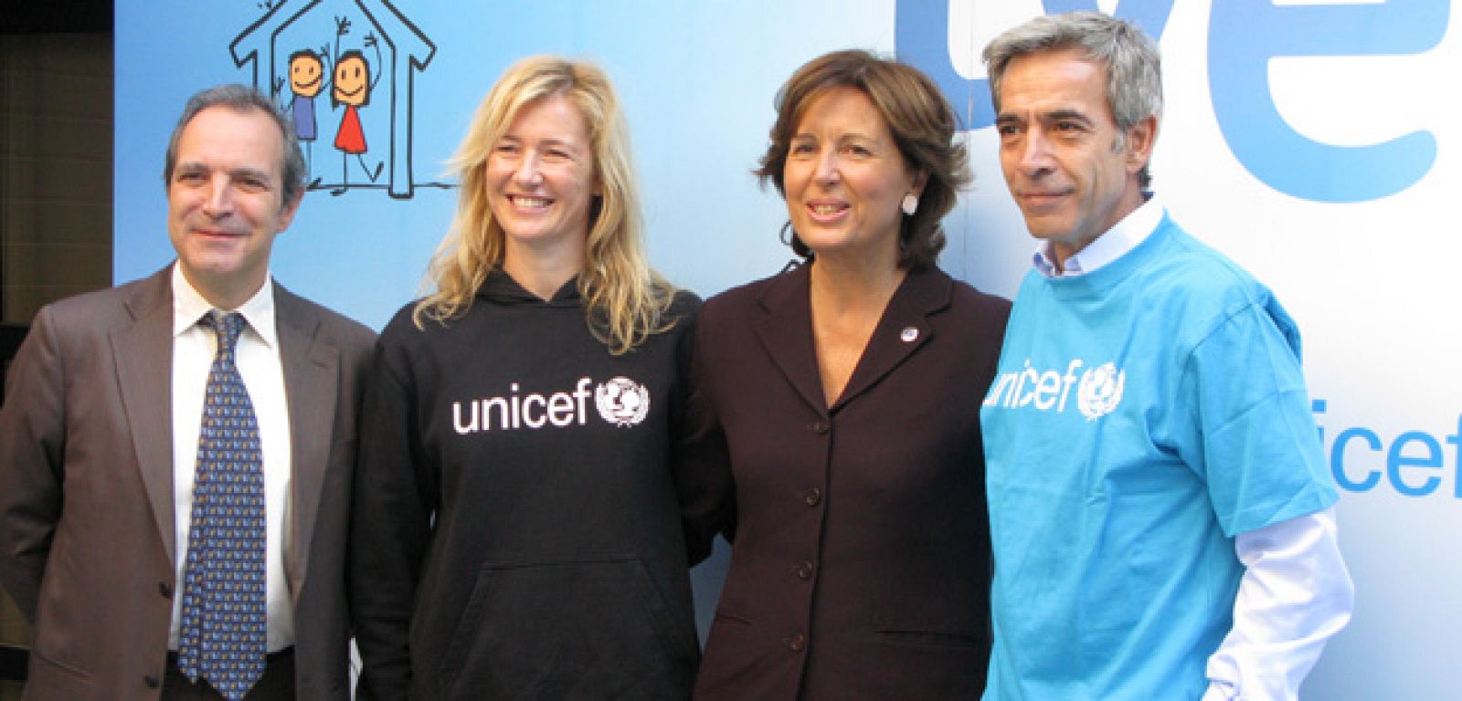 Luis Fernández, Ana Duato, Consuelo Crespo e Imanol Arias en la presentación de "Concienciados con la infancia"