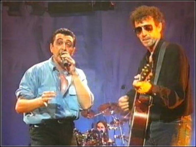 Imagen de un directo de El Último de la Fila en 1995