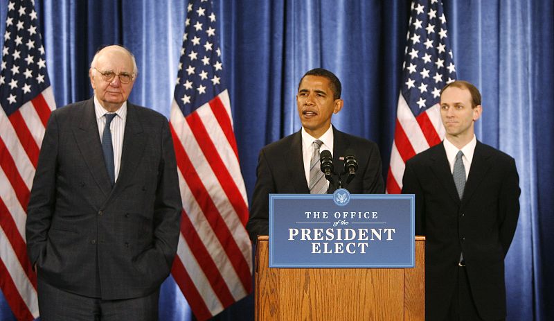 El presidente Obama, junto a Paul Volcker (izquierda).