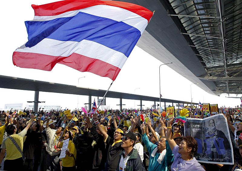 EL CONSTITUCIONAL DISUELVE EL PARTIDO DEL PRIMER MINISTRO DE TAILANDIA