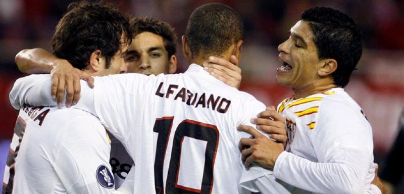 El Sevilla gana y golea para dejar casi sentenciado el pase a la siguiente ronda de la UEFA.