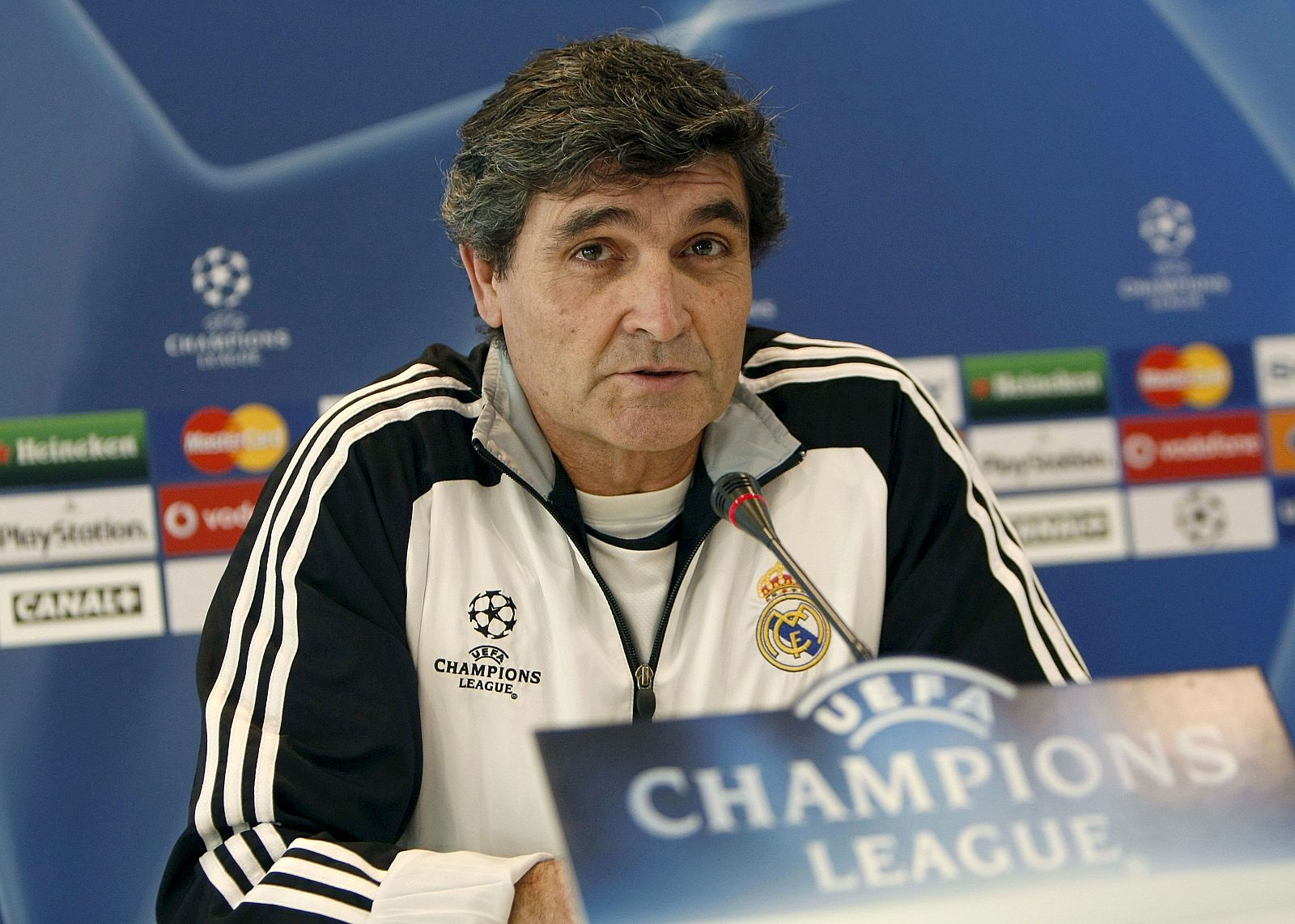 Juande Ramos, durante la rueda de prensa, después del primer entrenamiento como técnico del Real Madrid.