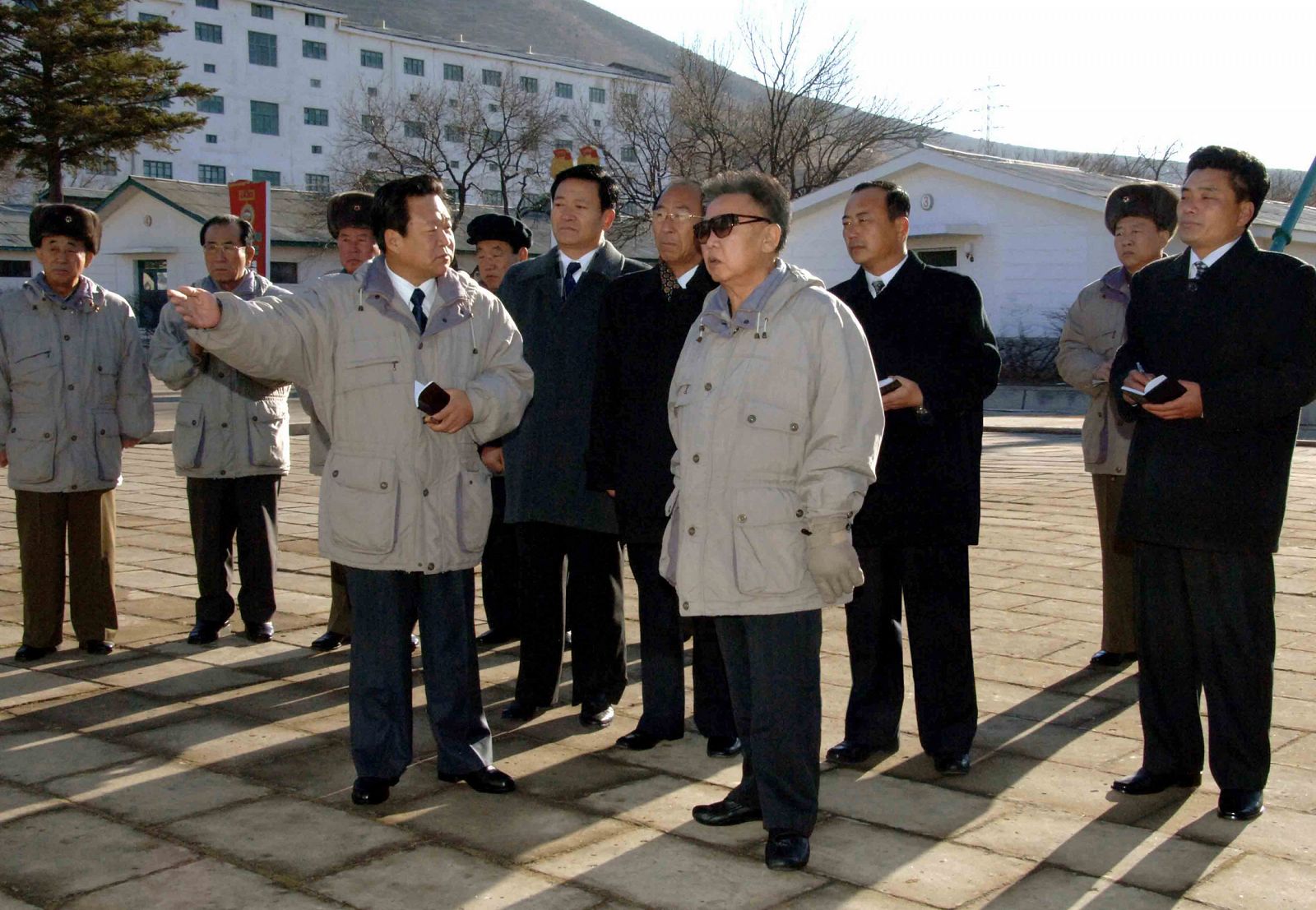 Kim Jong-il visita una granja de pollos en Sariwon (12/12/08).