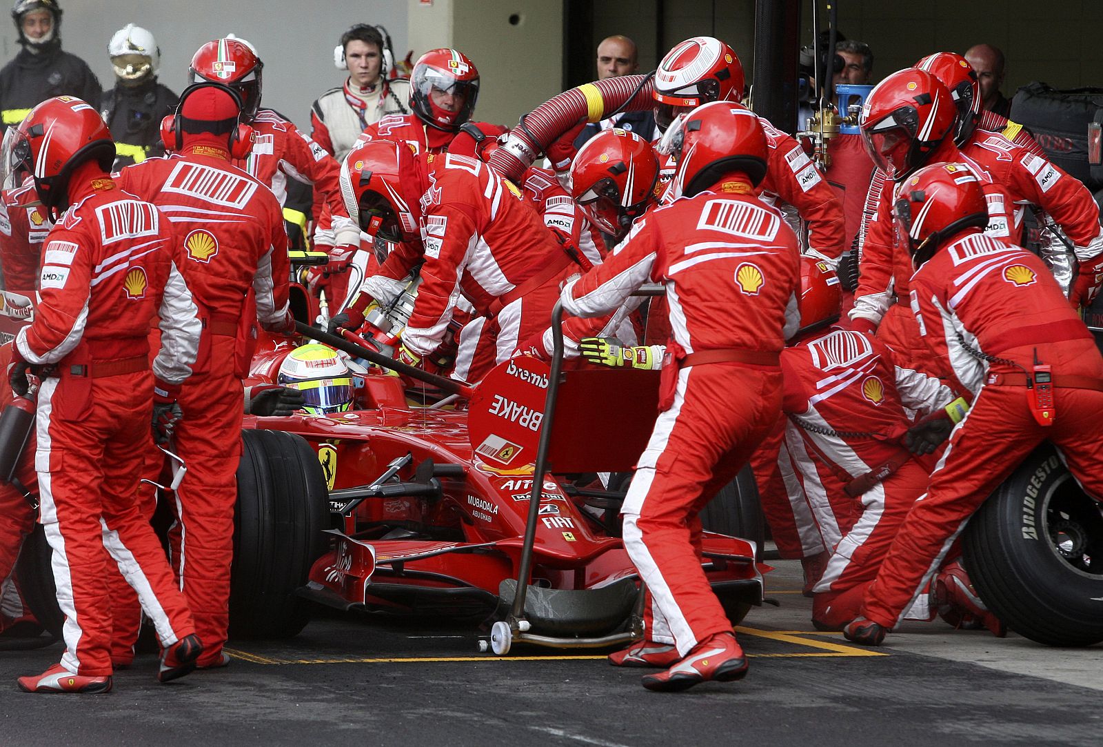 Los recortes en la F1 que propone la FIA afectarán a los campeonatos de 2009 y 2010.