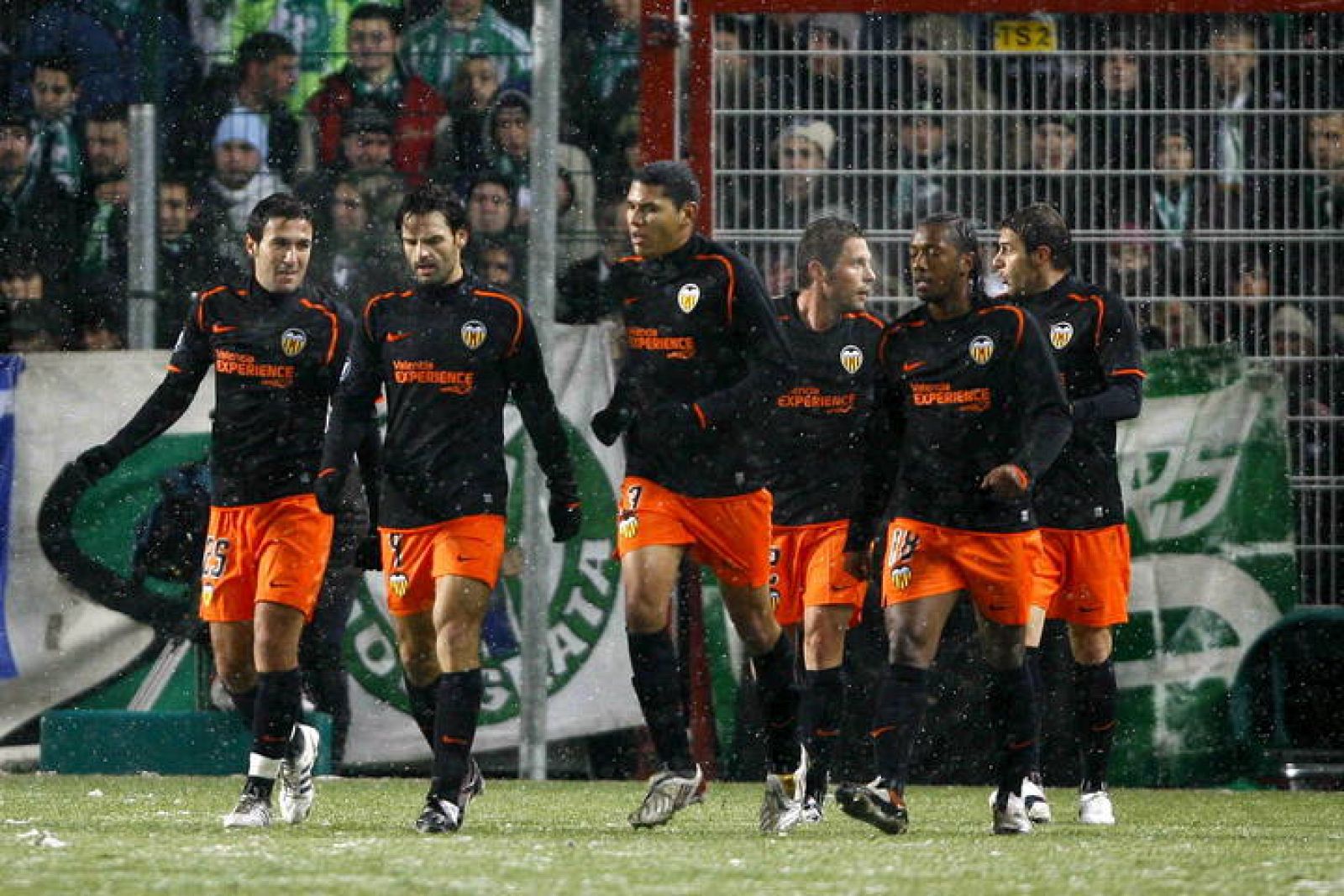 El Valencia y el Deportivo son los únicos equipos españoles que siguen adelante. 