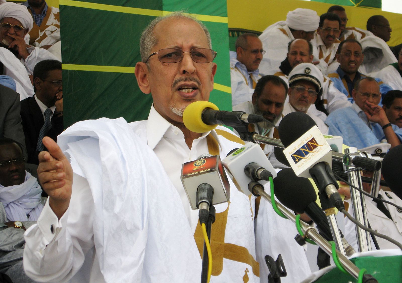 Mauritania's President Sidi Mohamed Ould Cheikh Abdallahi gives a speech in Rosso