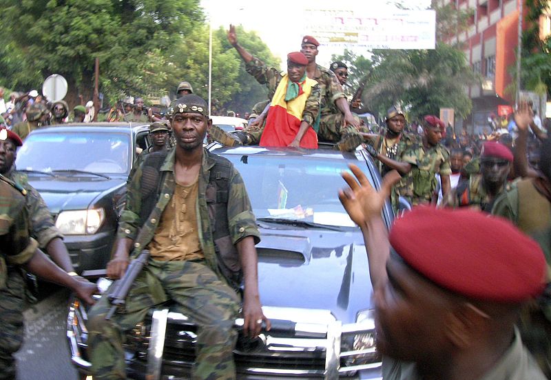 Moussa Dadis Camara en las calles de Conakry
