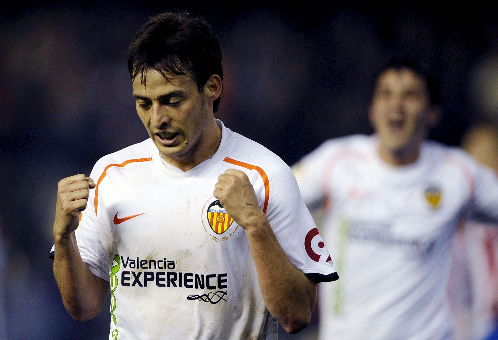 David Silva y David Villa  celebran uno de los goles conseguidos por su equipo ante el Atlético de Madrid.