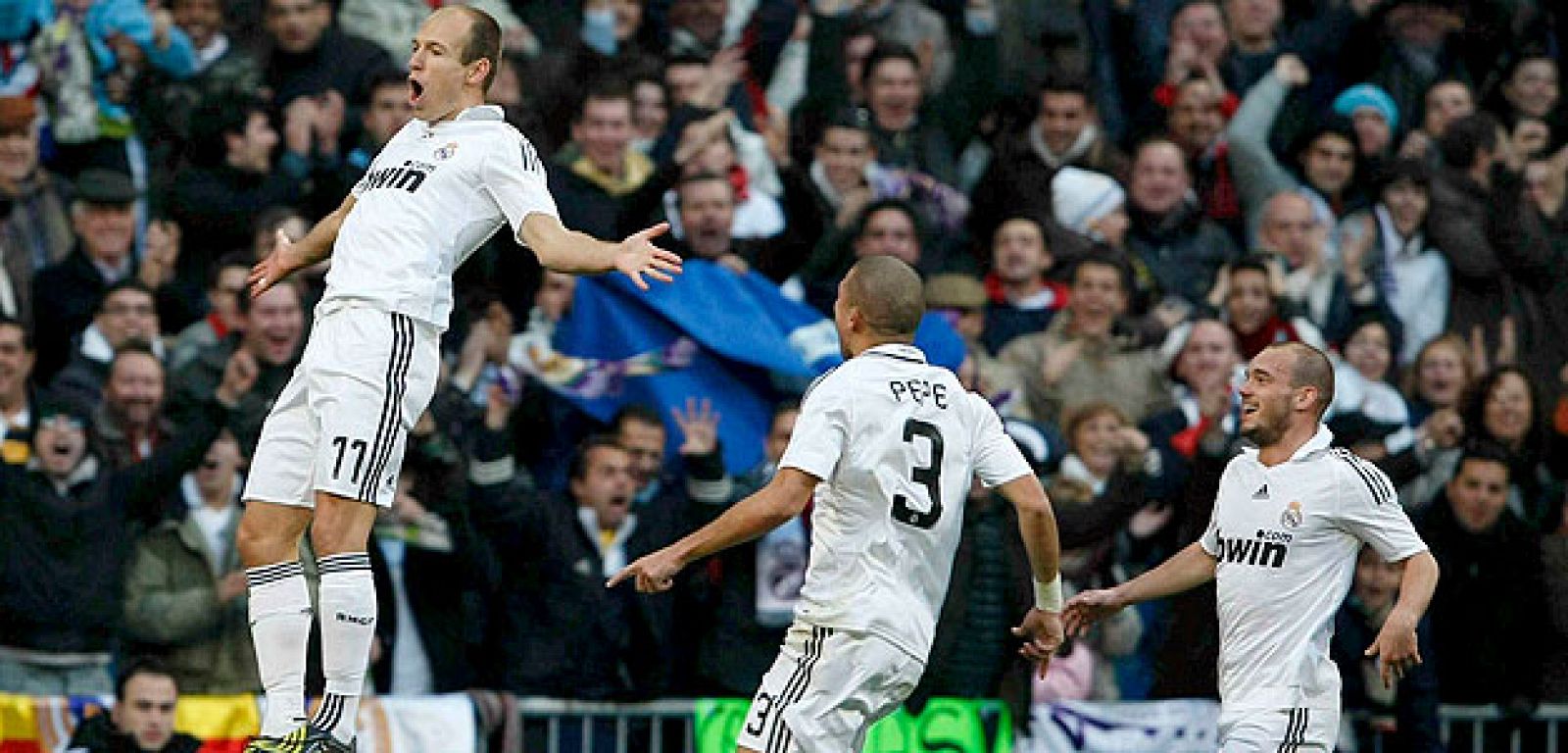 Robben celebra el golazo que le ha dado la victoria al Madrid.