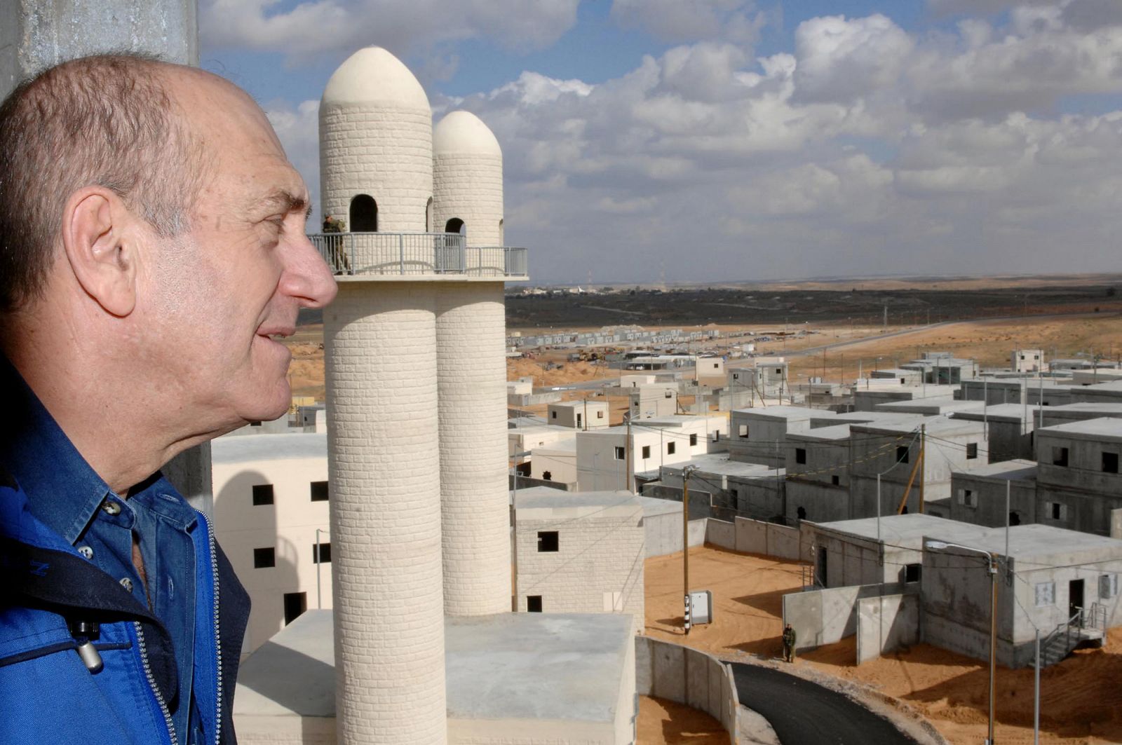 El primer ministro de Israel, Ehud Olmert, visita en febrero de 2007 la base Zeelim del ejército israelí en el desierto del Neguev. Las tropas se han entrenado en una réplica a escala de la ciudad de Gaza.