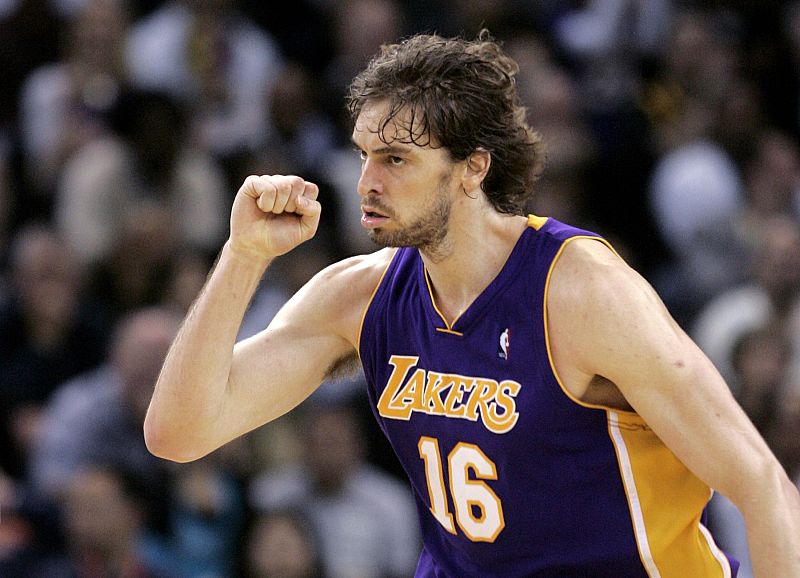 Pau Gasol celebra una canasta