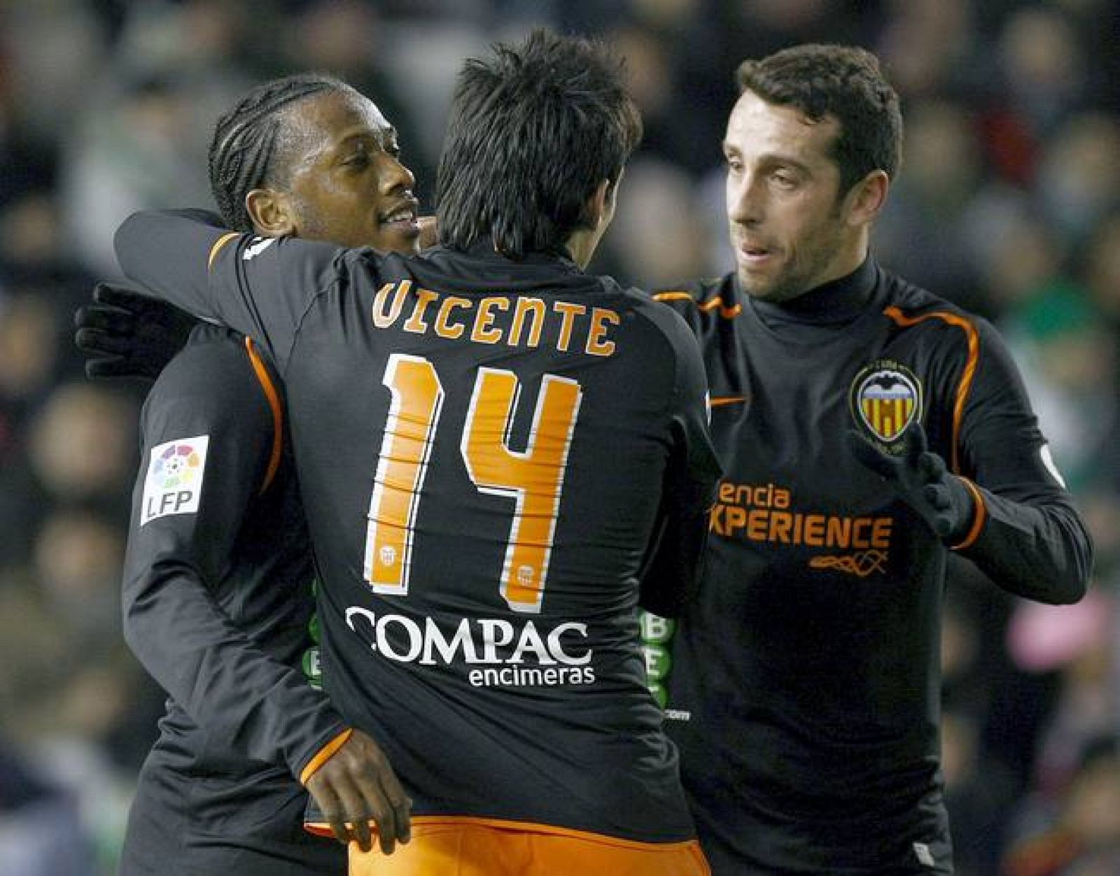 Los jugadores del Valencia celebran un gol marcado al Racing de Santander, en Copa del Rey.