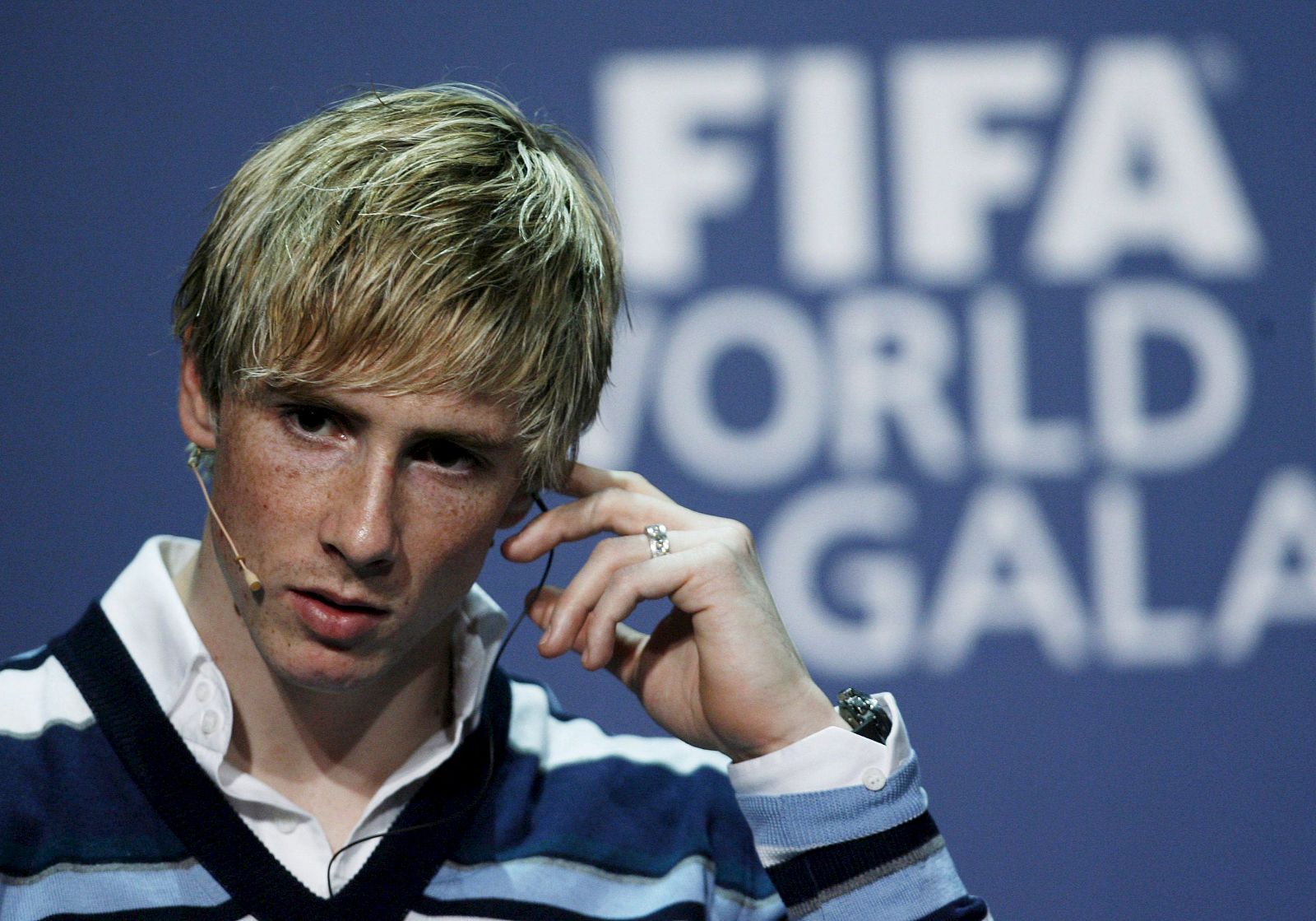 El futbolista español, Fernando Torres, atiende a los periodistas durante una rueda de prensa previa a la gala del FIFA World Player.