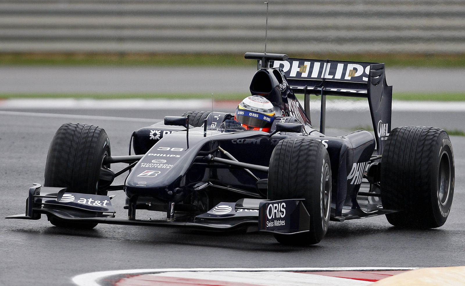 Nico Hulkenberg, a los mandos del nuevo modelo de Williams, en el Algarve portugués.