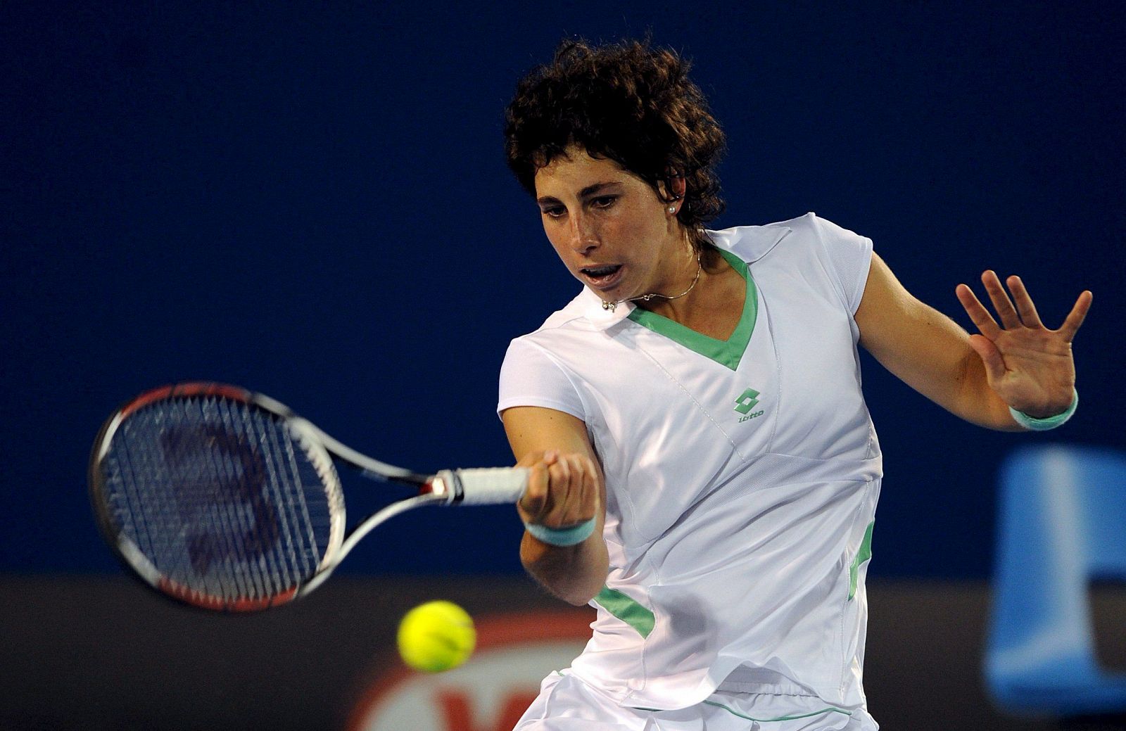 La tenista española Carla Suárez, durante un momento del partido ante la estadounidense Venus Williams.