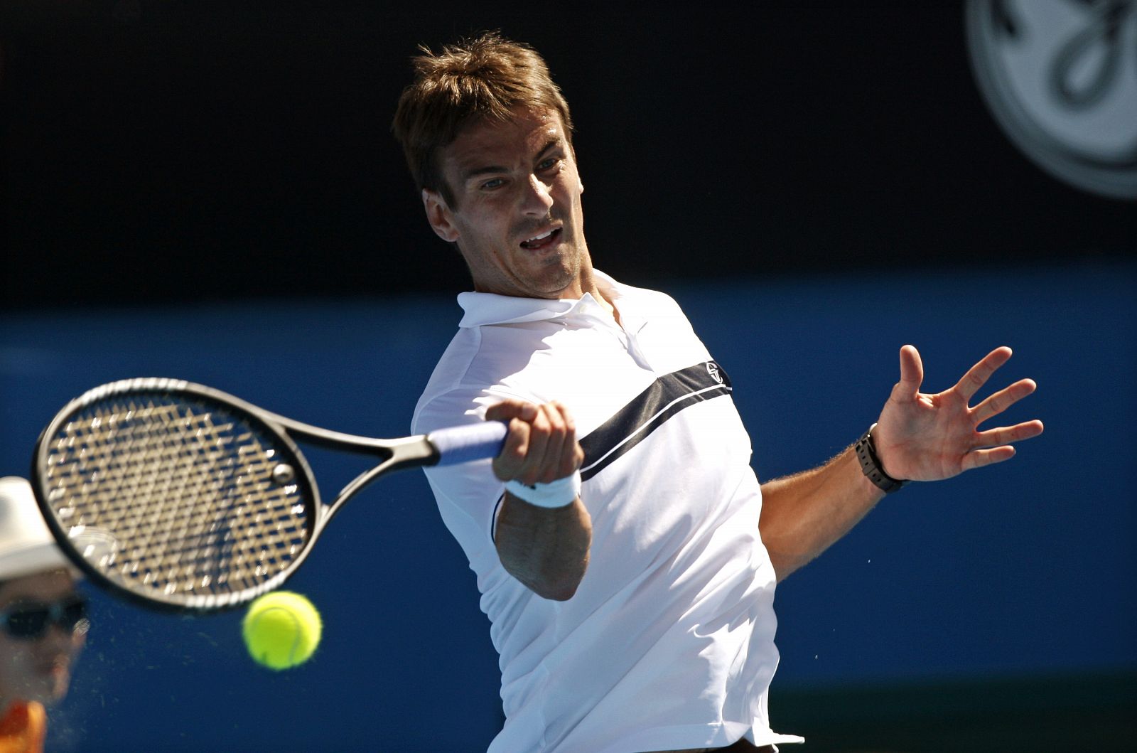 Tommy Robredo avanza en Melbourne.