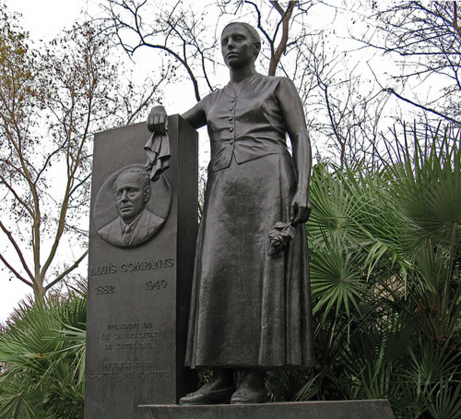 Imagen de una estatua dedicada a la figura de Lluís Compannys