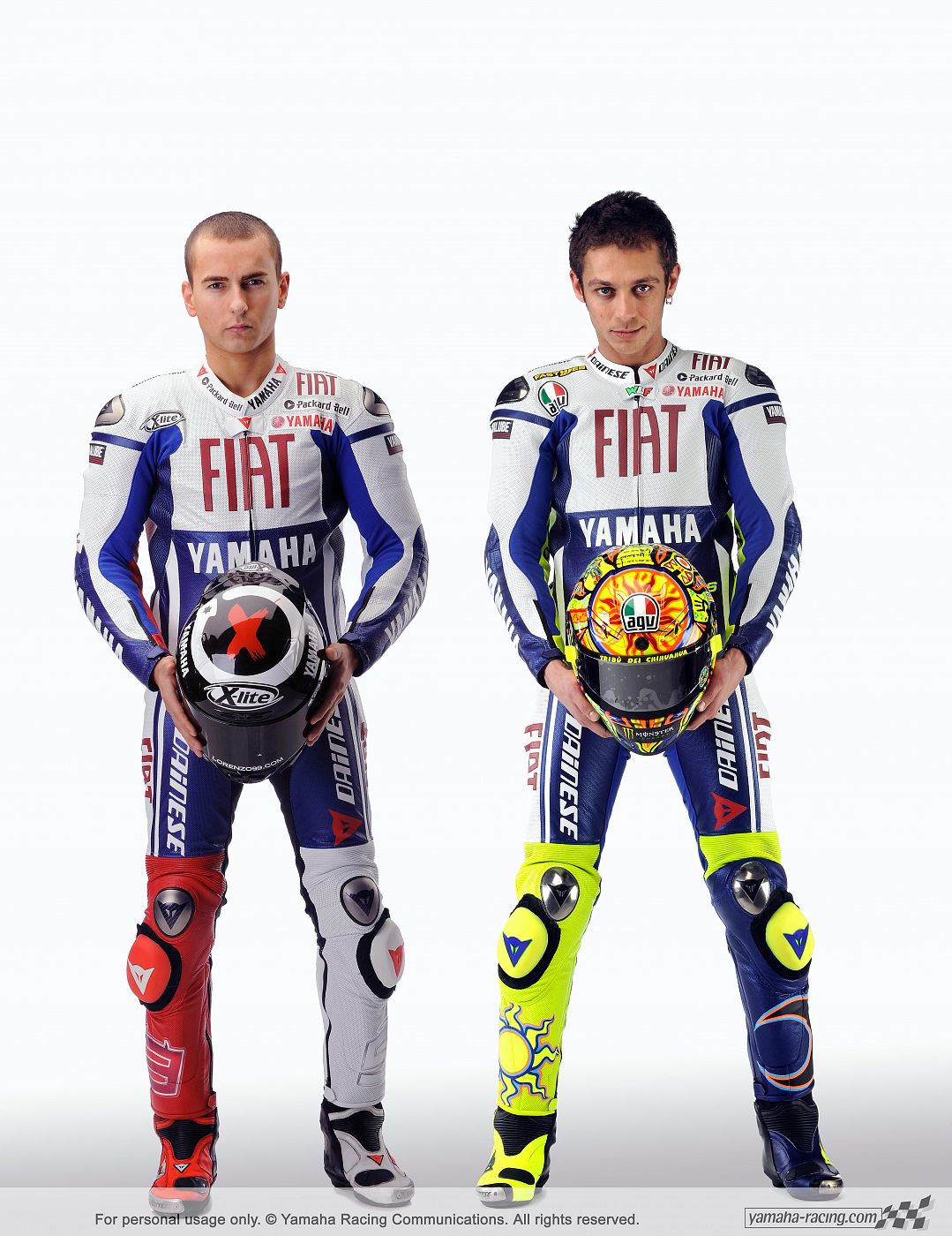 Los dos pilotos de Yamaha han posado para la presentación 'online' de su nueva montura.