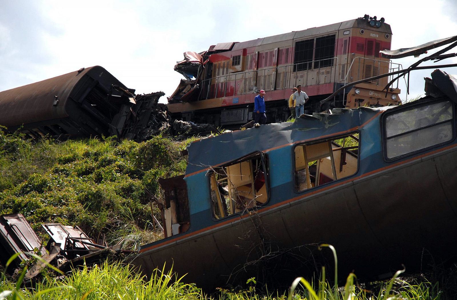 TRES MUERTOS Y 93 HERIDOS AL CHOCAR DOS TRENES EN CUBA