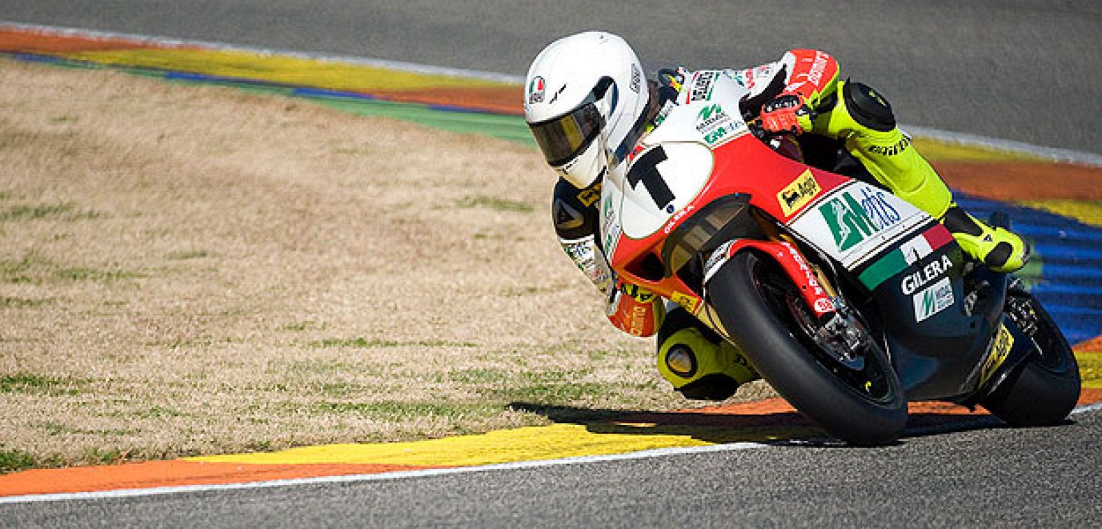 Marco Simoncelli durante la jornada de entrenamientos para equipos de 125 y 250cc.