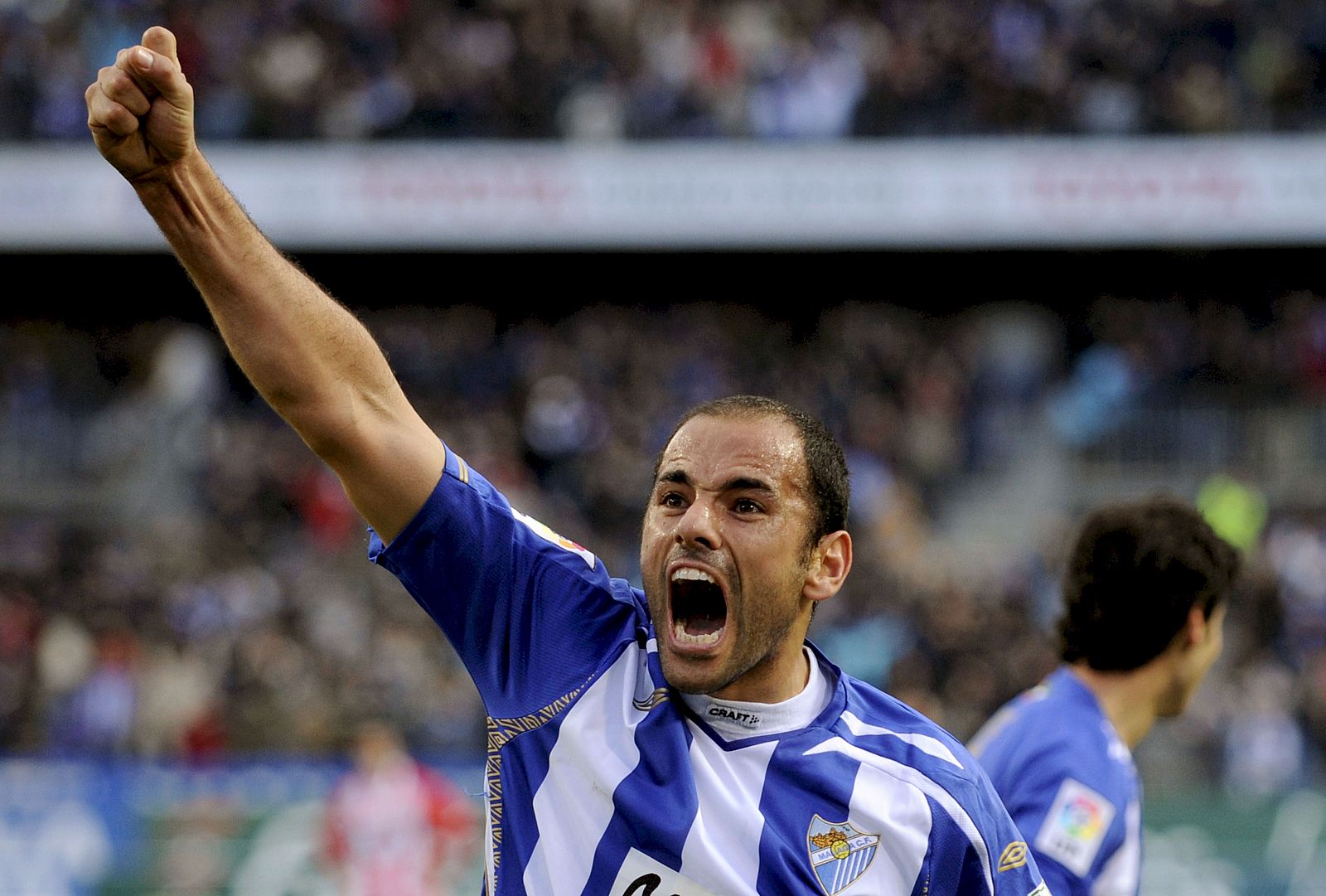 El delantero del Málaga, Salva Ballesta, celebra el segundo gol de su equipo frente a la UD Almería.