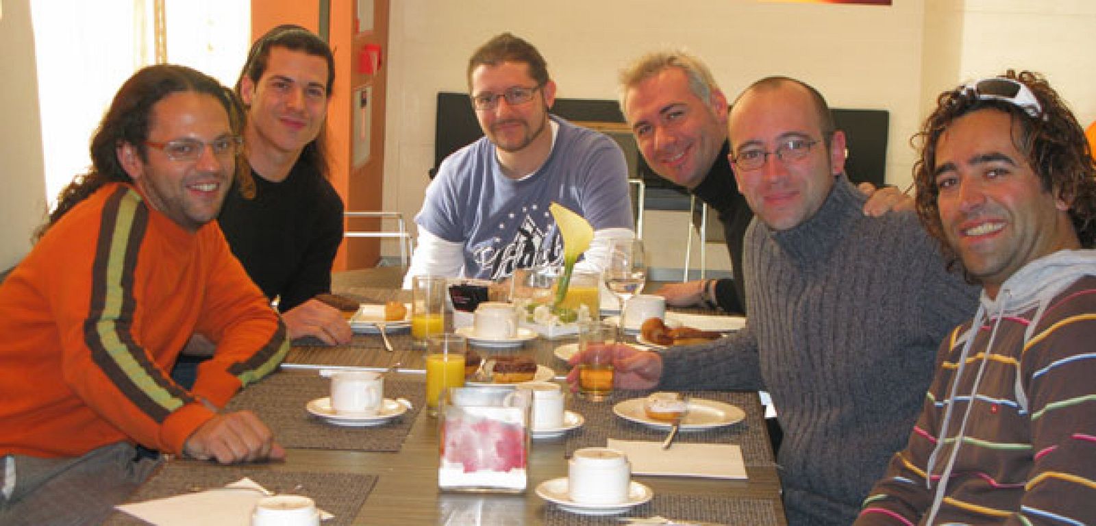 Los Gran Baobab, desayunando y pensando en la actuación de esta noche.