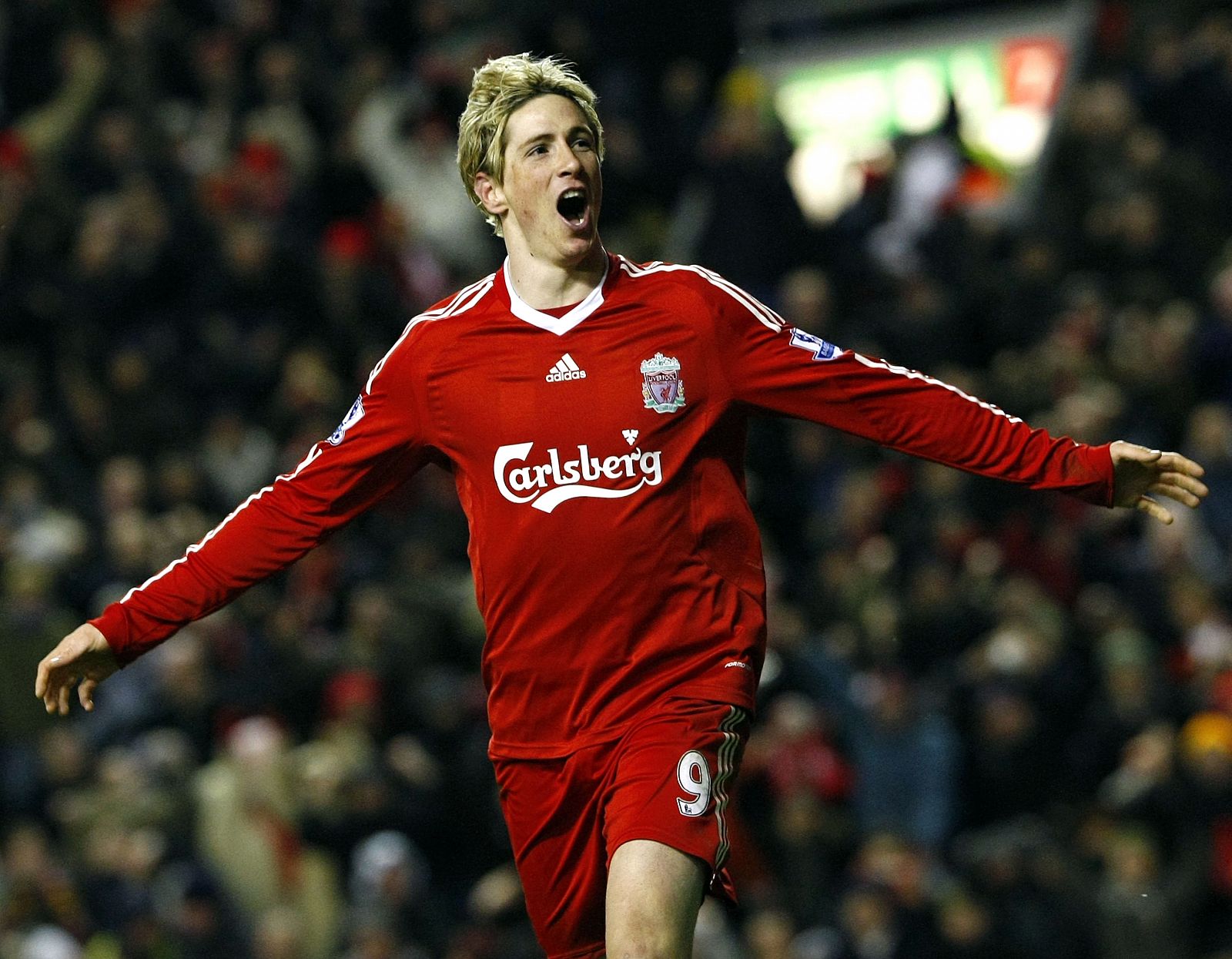 Fernando Torres celebra un gol contra el Chelsea en un partido de la Premier.