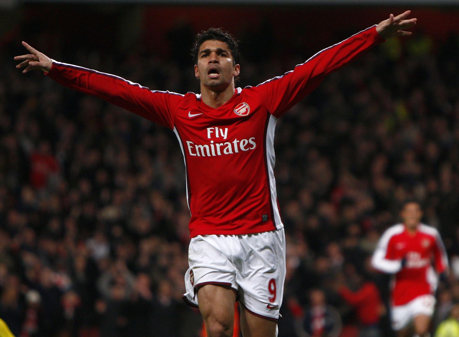 El jugador brasileño del Arsenal, Eduardo Da Siva, reapareció con dos goles ante el Cardiff City.