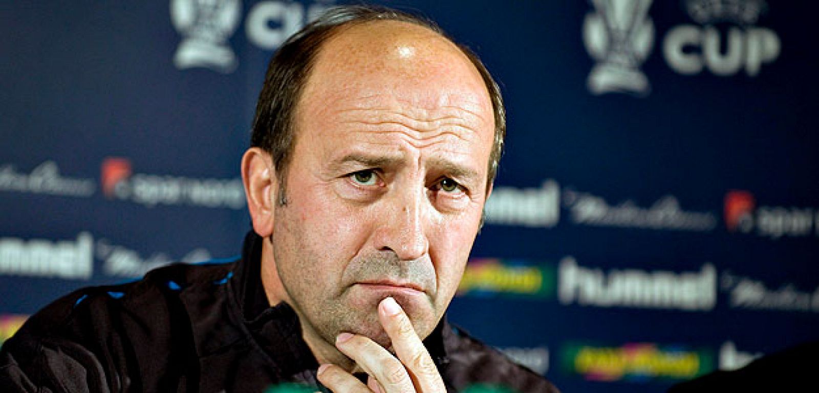El entrenador del Deportivo de La Coruña, Miguel Ángel Lotina, durante una rueda de prensa en Aalborg, Dinamarca.