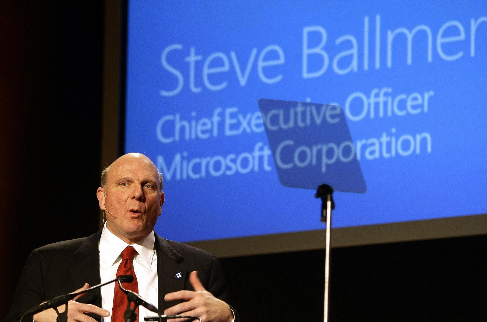 Steve Ballmer , presidente de Microsoft en la presentación en Barcelona del Windows Mobile 6.5