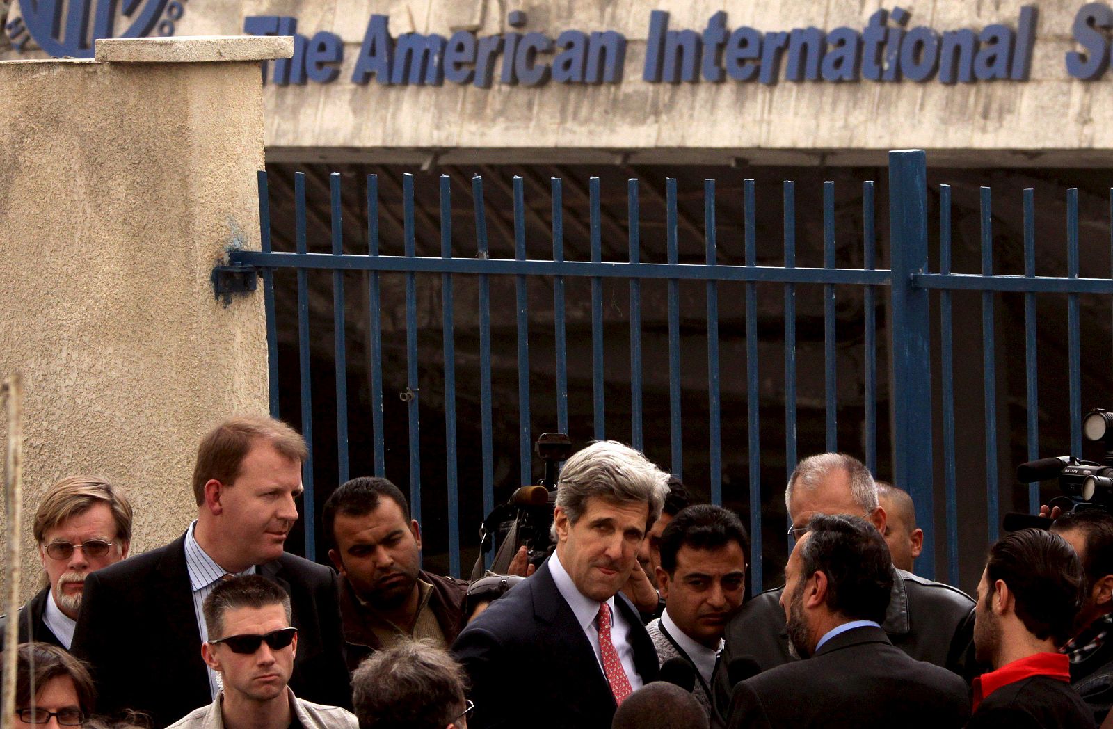 JOHN KERRY VISITA EL COLEGIO AMERICANO EN GAZA