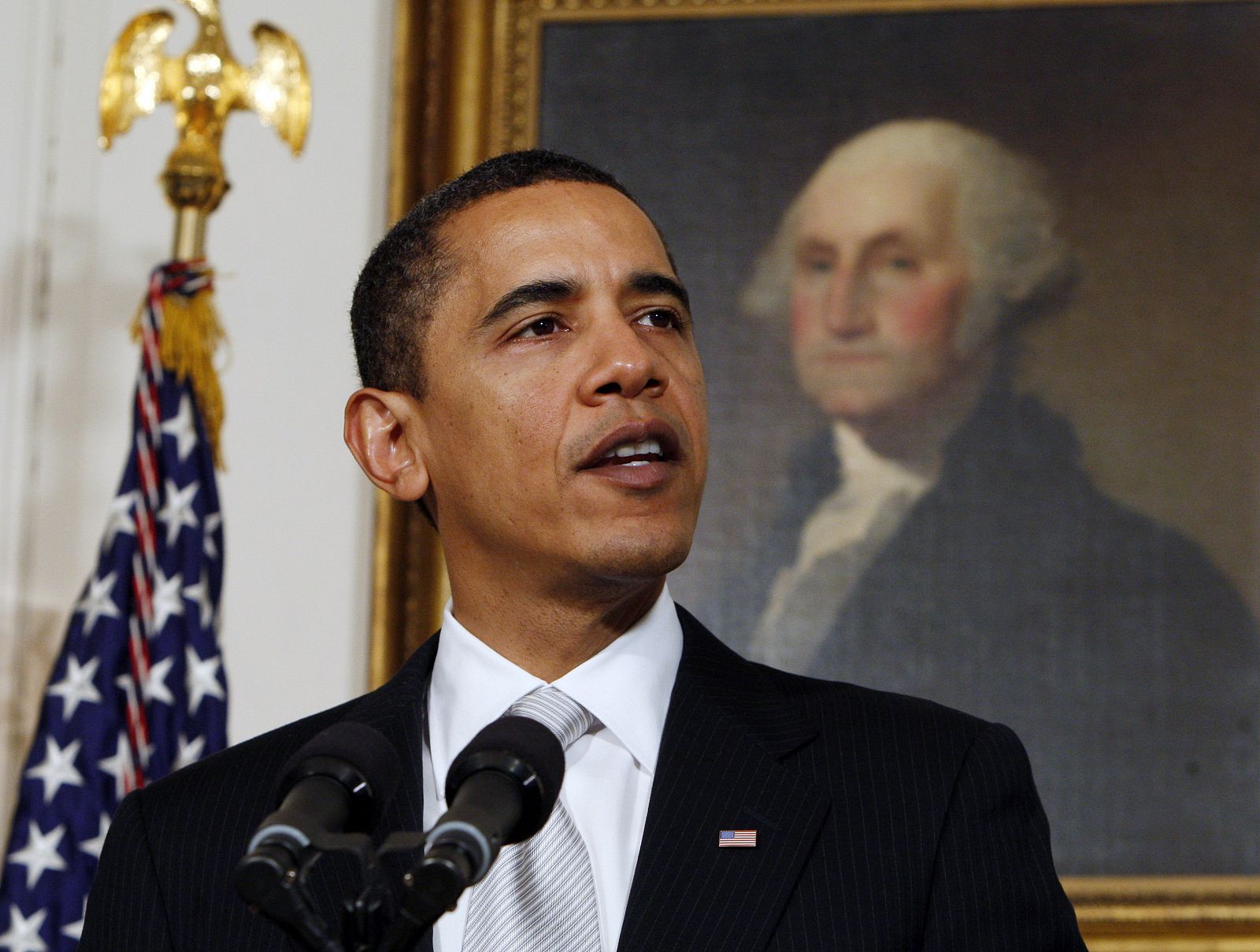 U.S. President Obama makes an announcement on his meeting with the ranking members of the Senate Banking and the House Financial Services Committee at the White House