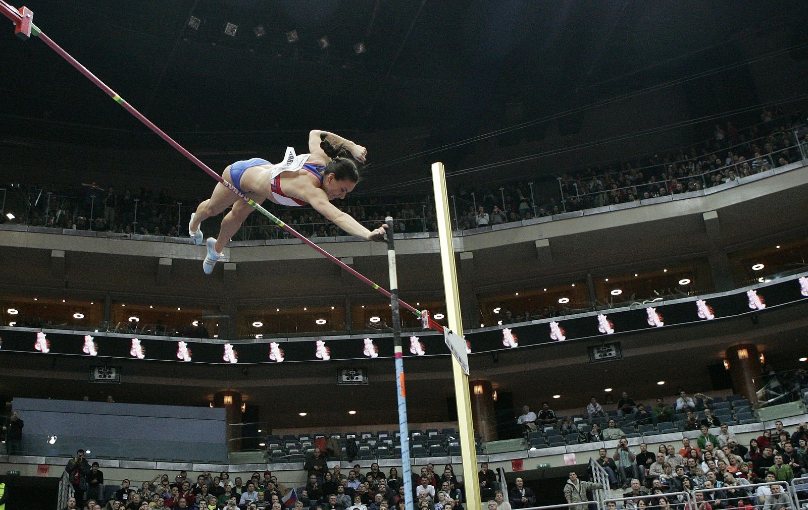 Isinbayeva sigue batiendo récords en casi todas las competiciones en las que participa.