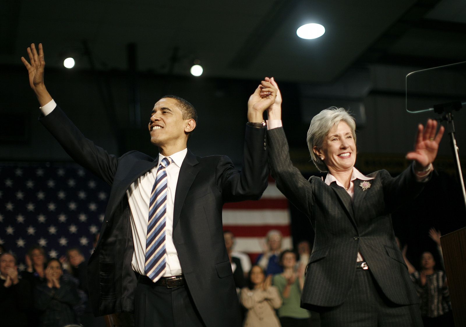 Barack Obama junto a Kathleen Sebelius, en un acto electoral celebrado en enero.