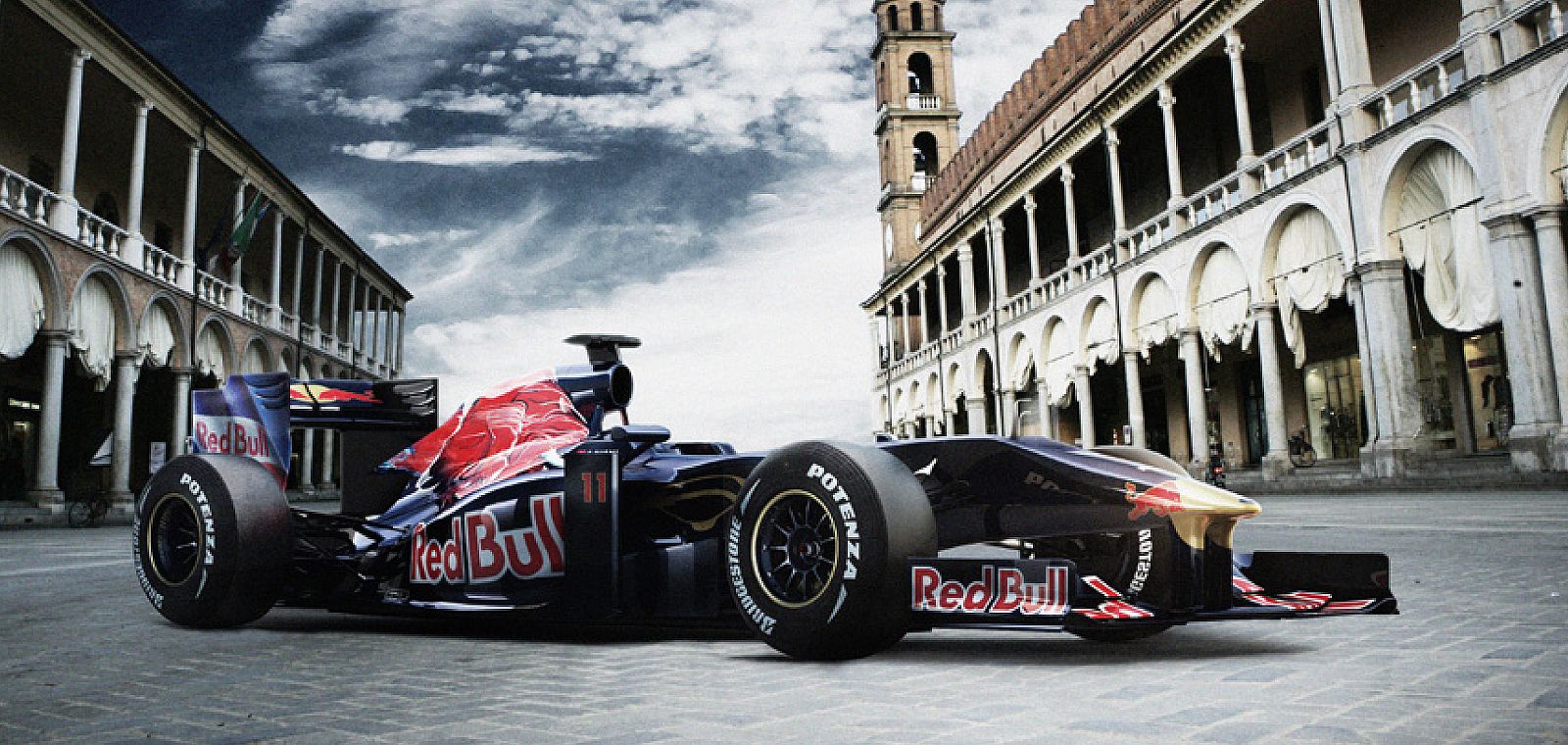 El nuevo monoplaza de Toro Rosso, que se basa en el 'RB5' usado por Red Bull el año anterior, volverá a contar con un motor Ferrari.