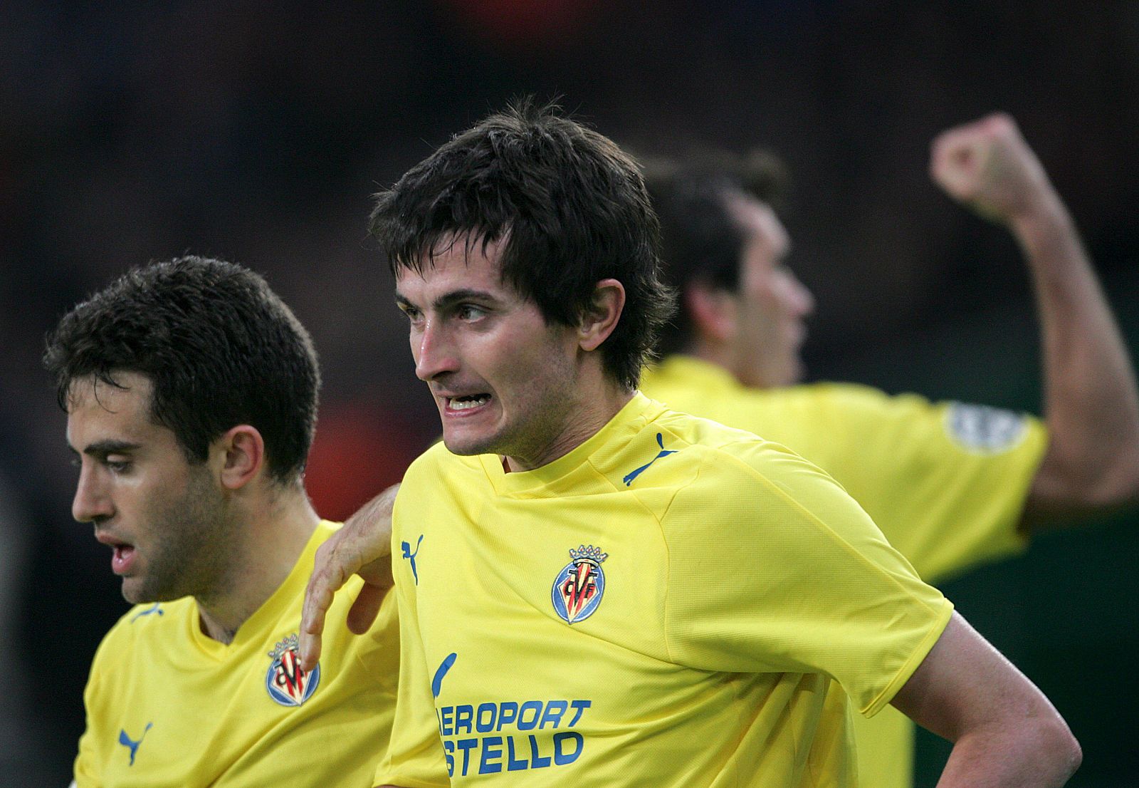 El jugador del Villareal, Joseba Liorente, celebra tras anotar un gol contra el Panathinaikos de Grecia.