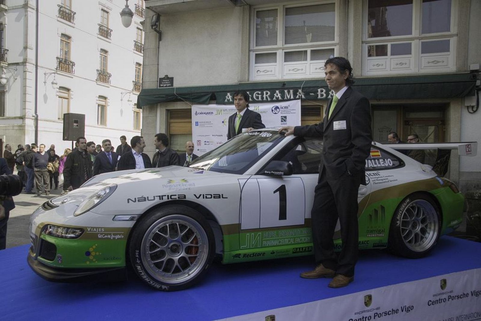 Los hermanos Vallejo, durante la presentación del Porsche de hace dos temporadas.