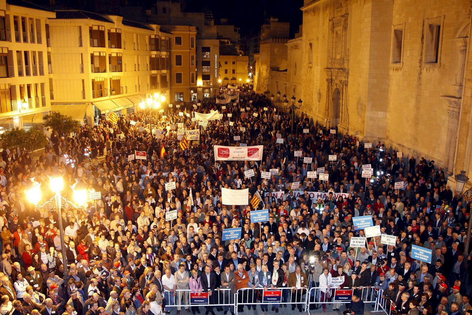 MÁS DE 9.000 PERSONAS RECORREN ELCHE EN SEGUNDA MARCHA A FAVOR DEL TRASVASE