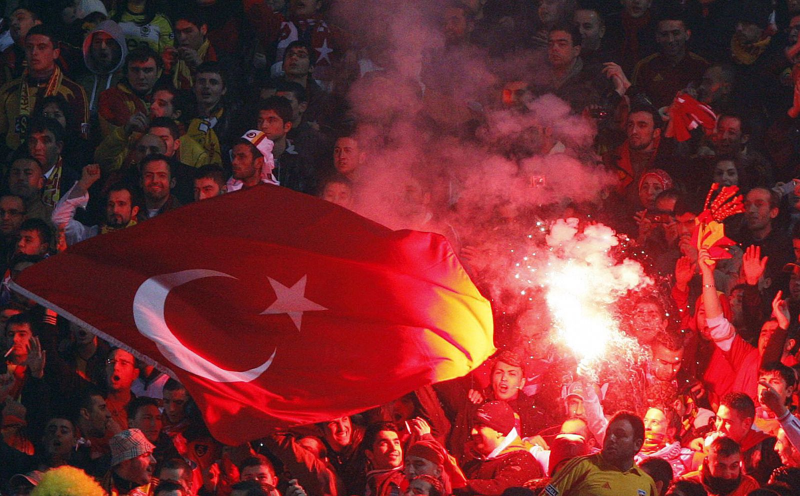 Los hinchas turcos se caracterizan por su fanatismo.